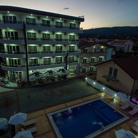 Hotel Edita Улцинь Екстер'єр фото
