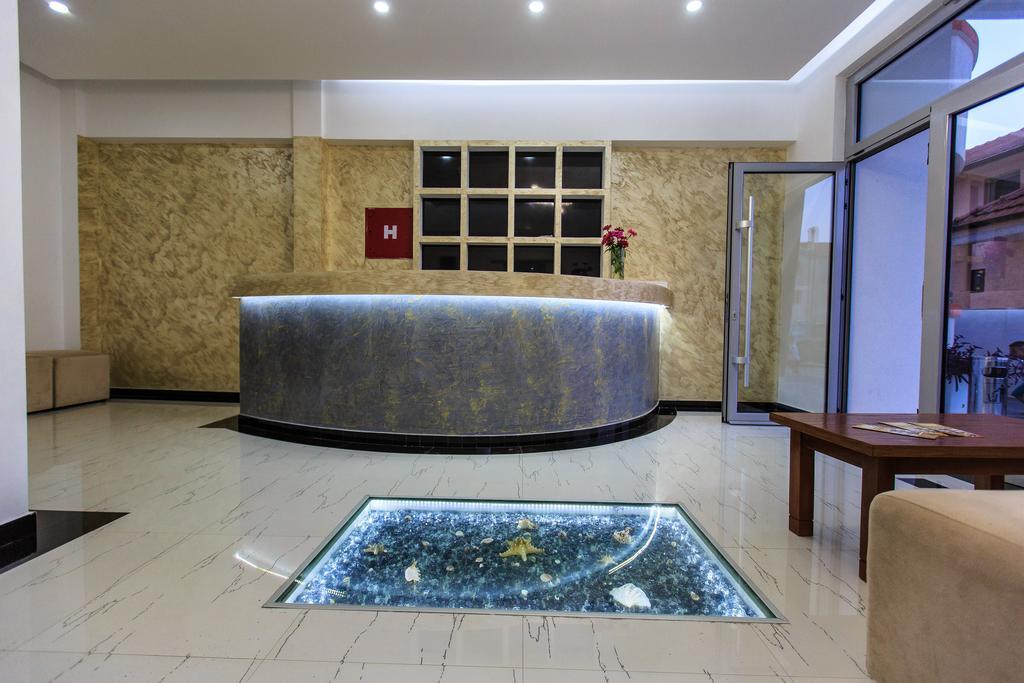 Hotel Edita Улцинь Екстер'єр фото