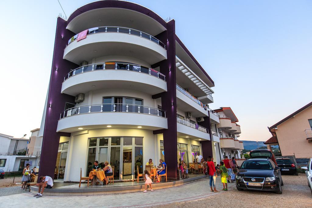 Hotel Edita Улцинь Екстер'єр фото