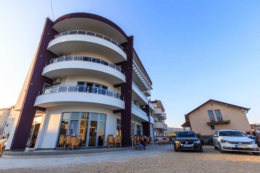 Hotel Edita Улцинь Екстер'єр фото