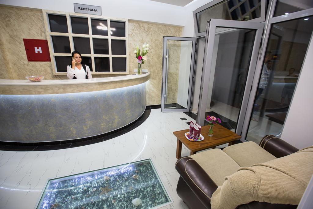 Hotel Edita Улцинь Екстер'єр фото