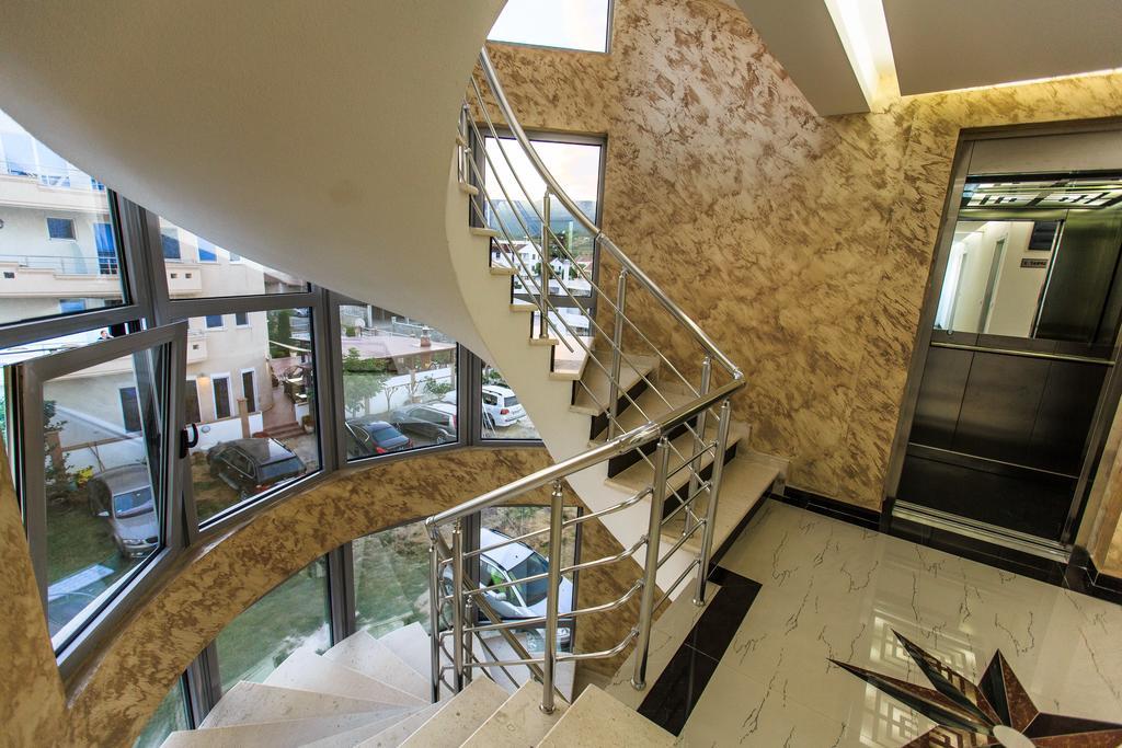 Hotel Edita Улцинь Екстер'єр фото