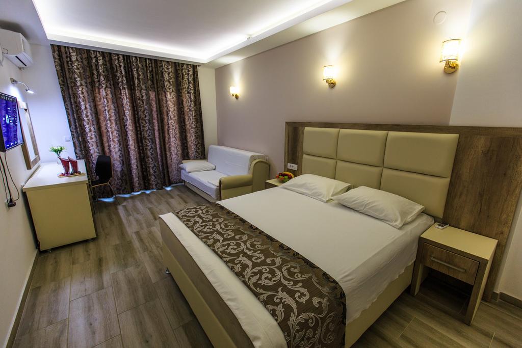 Hotel Edita Улцинь Екстер'єр фото
