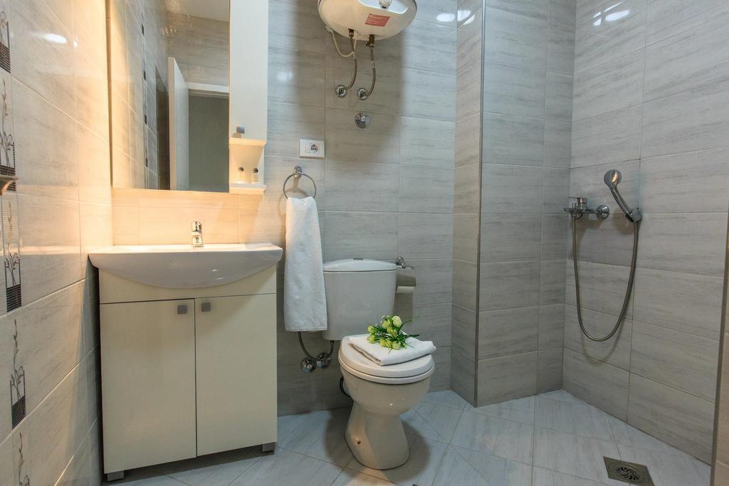 Hotel Edita Улцинь Екстер'єр фото