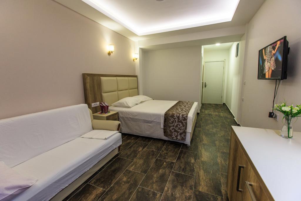 Hotel Edita Улцинь Екстер'єр фото