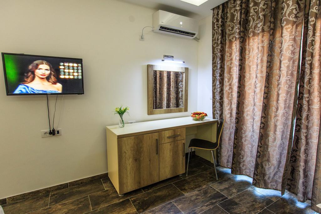 Hotel Edita Улцинь Екстер'єр фото