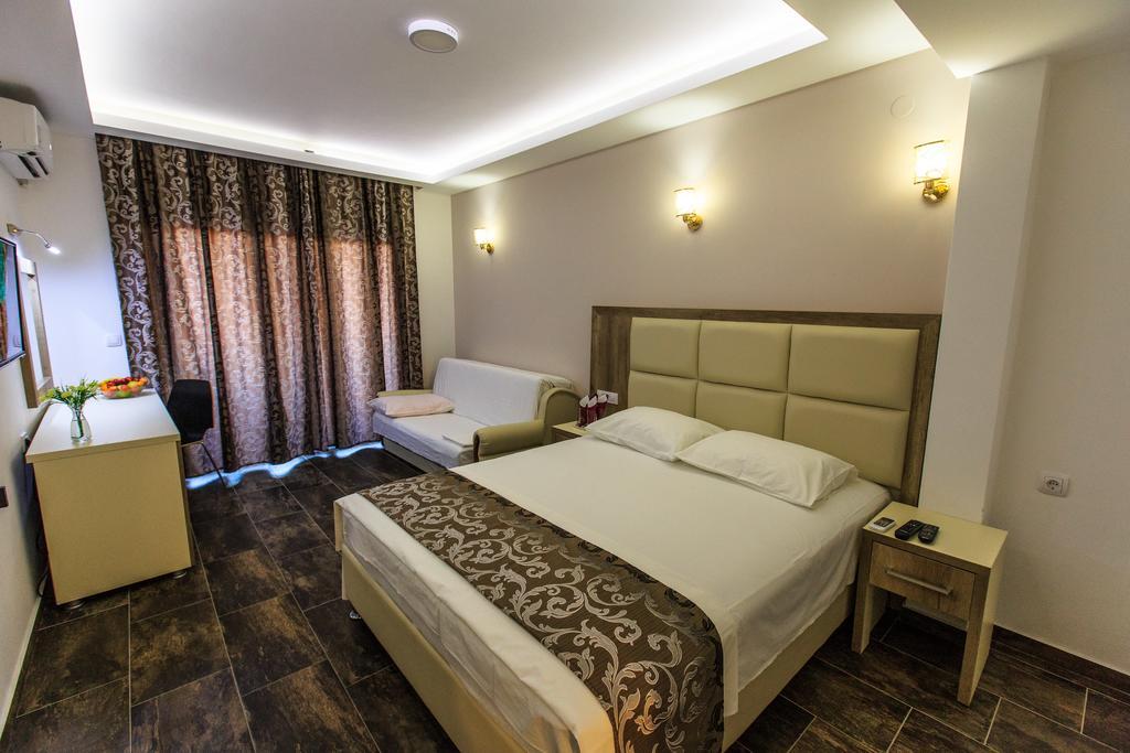 Hotel Edita Улцинь Екстер'єр фото
