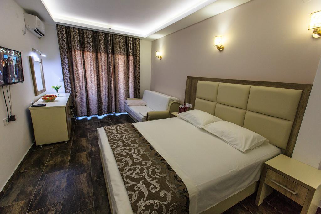 Hotel Edita Улцинь Екстер'єр фото