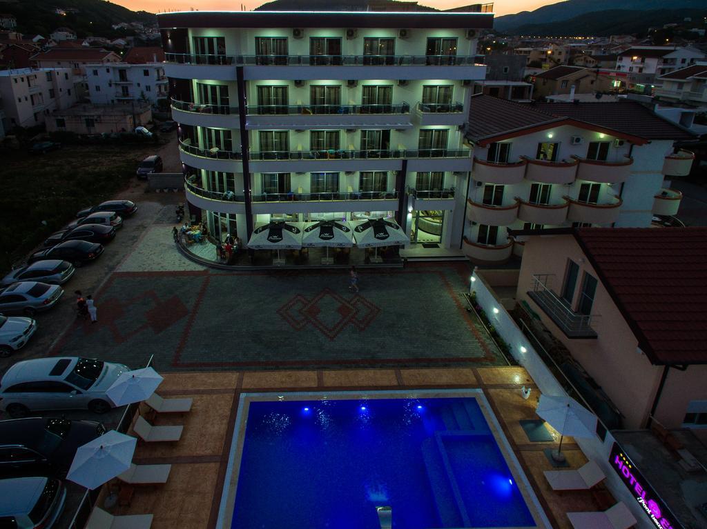 Hotel Edita Улцинь Екстер'єр фото