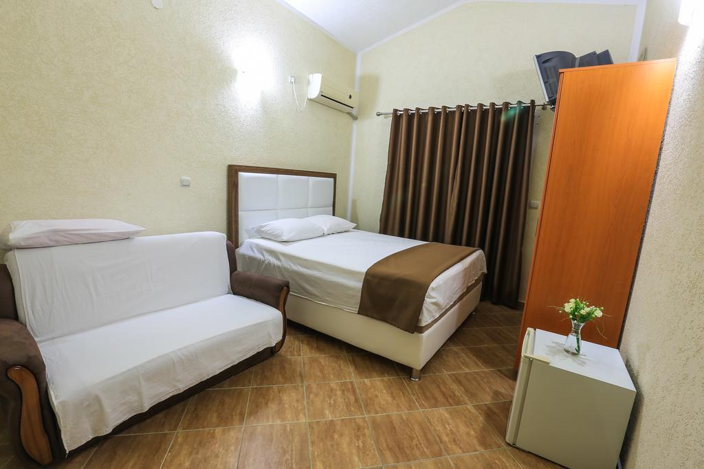 Hotel Edita Улцинь Екстер'єр фото