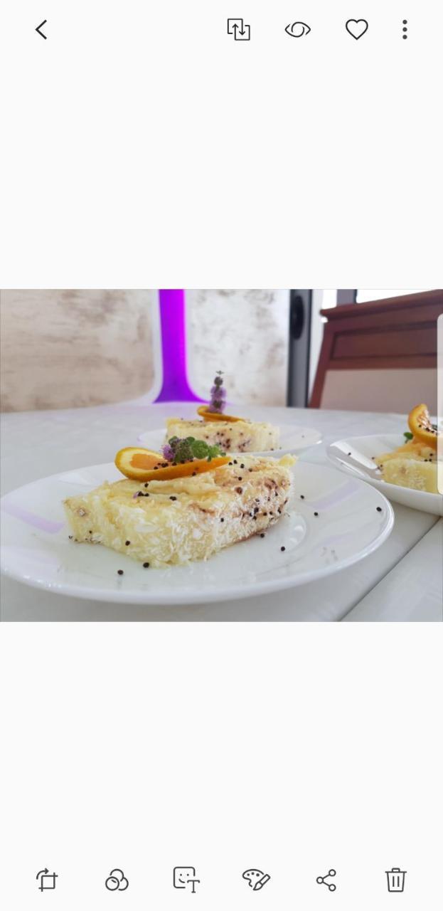 Hotel Edita Улцинь Екстер'єр фото